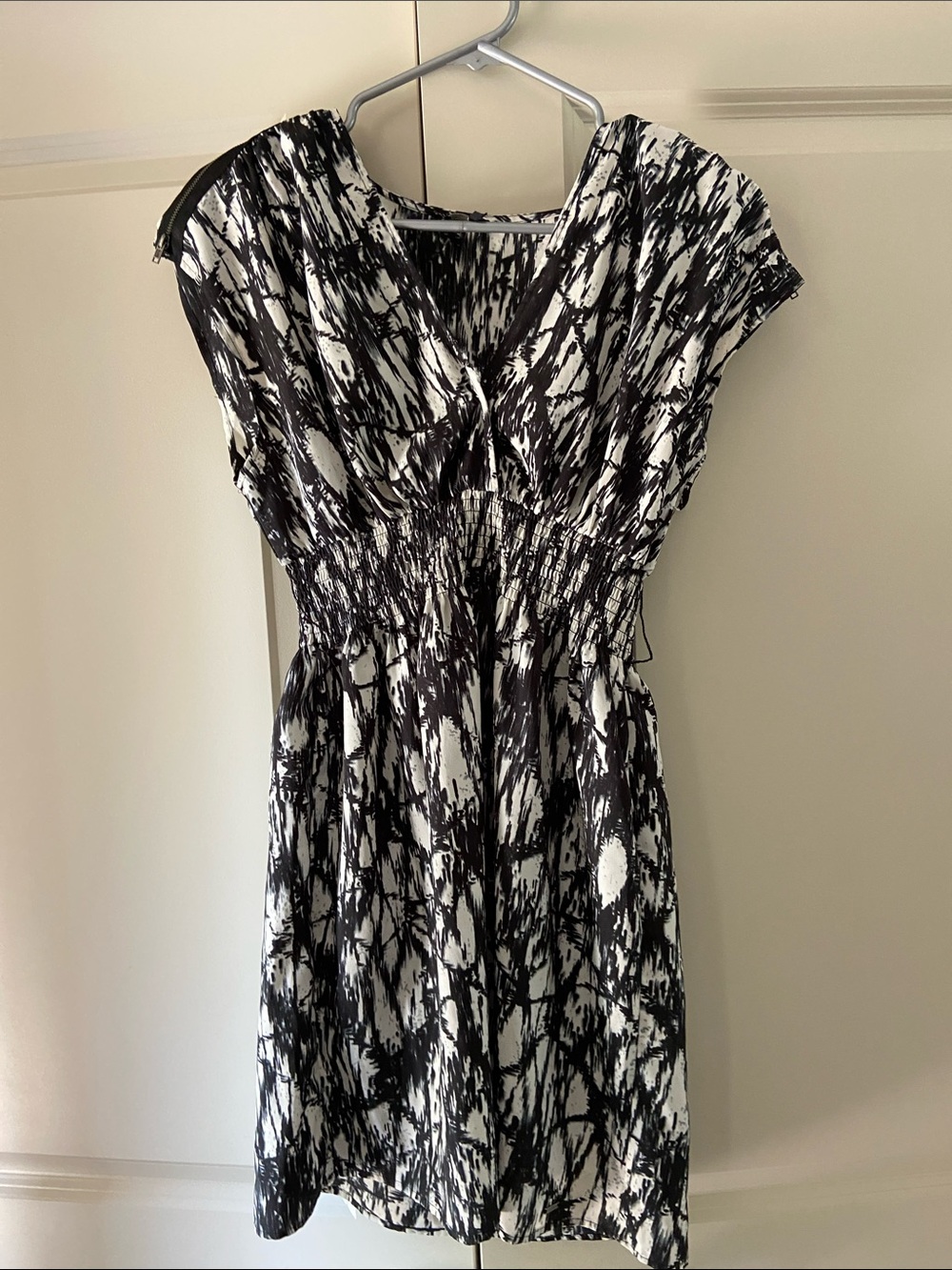 Guess Black and White Abstract V-Neck Mini Dress